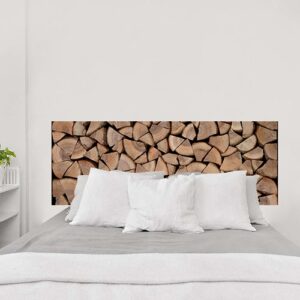 Sticker Bûches en bois pour tête de lit sur mur blanc dans une chambre à coucher