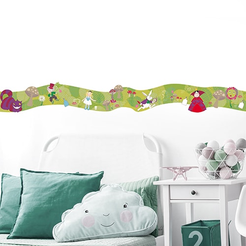 Frise Alice au Pays des Merveilles sur mur blanc pour chambre d'enfant