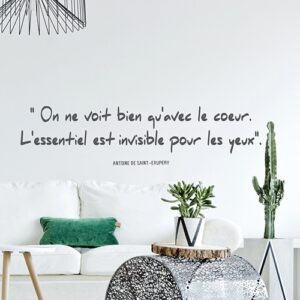 Sticker citation Antoine de Saint-Exupery "On nevoit bien qu'avec le coeur. L'essentiel est invisible pour les yeux"