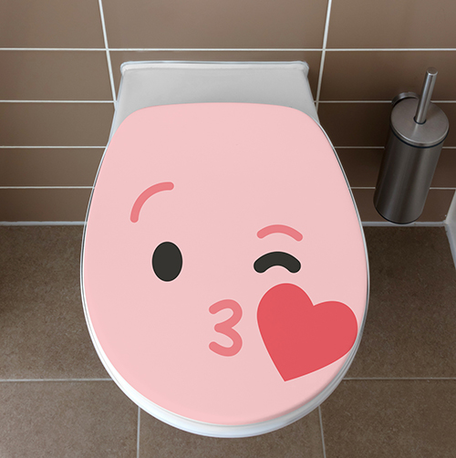 Salle de toilettes avec un Sticker adhésif pour WC Smiley Bisous Rose