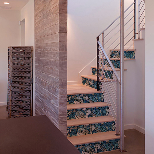 Escalier en bois moderne décorés avec des stickers ras de marré bleu
